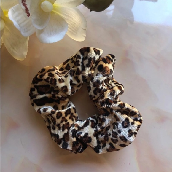 NEW Animal Print Scrunchies - Picture 4 of 5